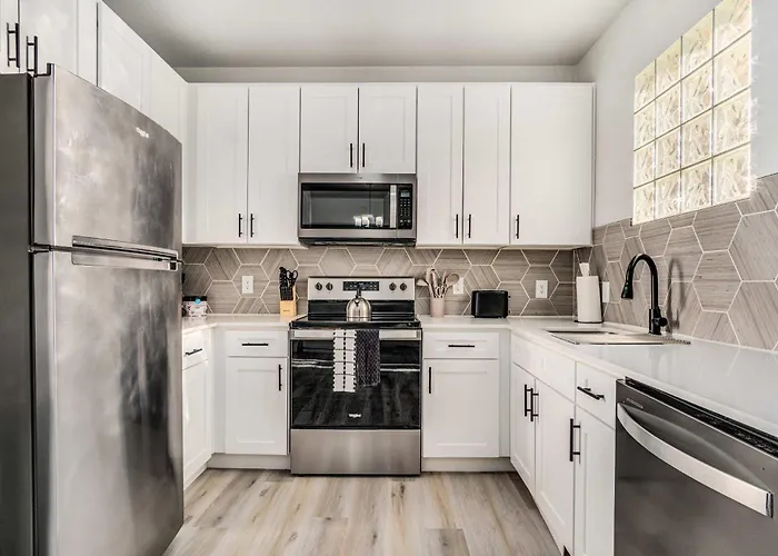Boulevard 1br By Stadium Pool Parking Gym 01 Glendale