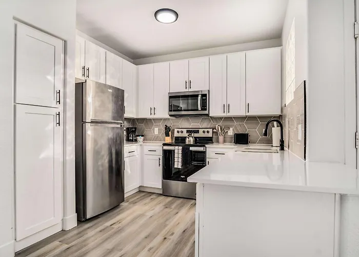 Boulevard 1br By Stadium Pool Parking Gym 01 Glendale